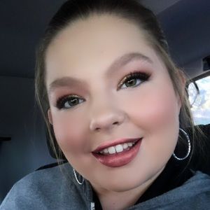 Meet your Posher, Lucy